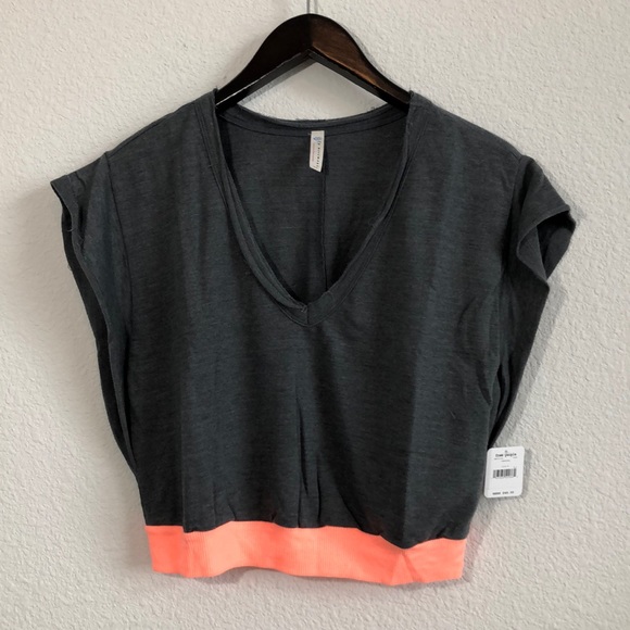 NEW! FP MOVEMENT happy camper tee - Picture 4 of 8